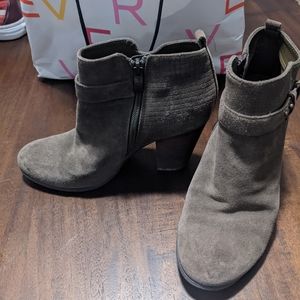 Michael Shannon Zoeyy leather olive heeled booties